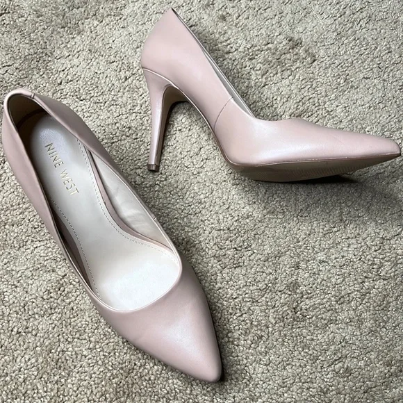 *NINE WEST nude pumps great condition size 7.5 must go!** - Picture 2 of 6